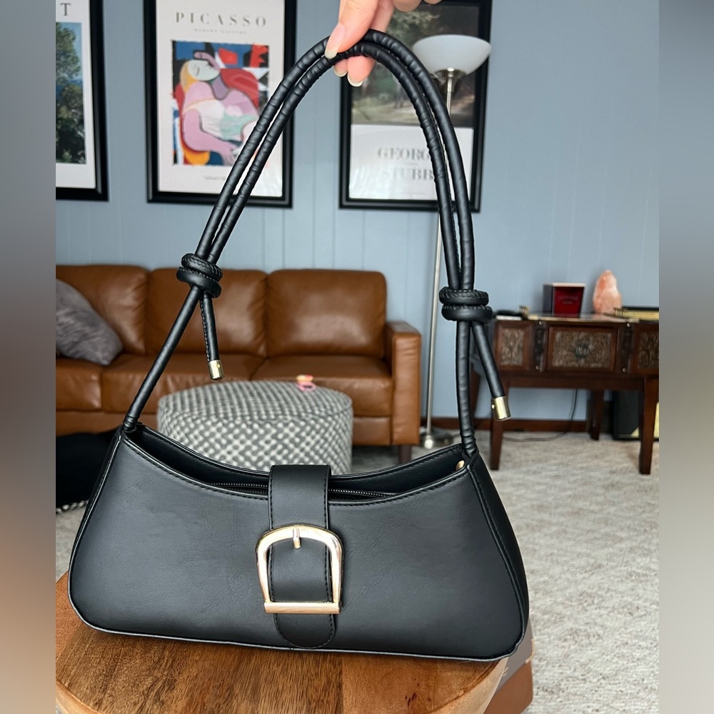Elegant Black Leather Handbag